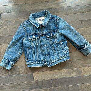 Gap Denim Jacket. NEVER BEEN WORN. Size 2.